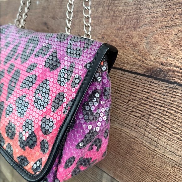 Betsey Johnson Ombré Sequined Leopard Print Chain Shoulder/Crossbody Bag - Picture 5 of 11